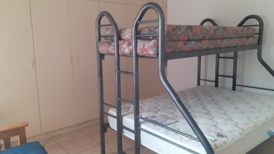 To Let 2 Bedroom Property for Rent in Wavecrest Eastern Cape